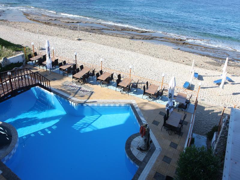 Pebble Beach Hotel Plomari エクステリア 写真
