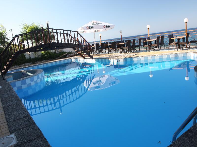 Pebble Beach Hotel Plomari エクステリア 写真