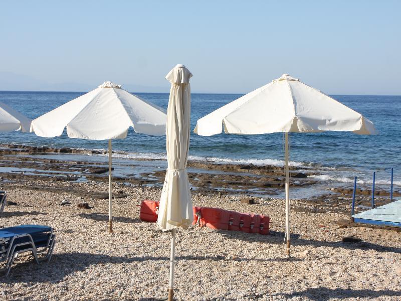 Pebble Beach Hotel Plomari エクステリア 写真