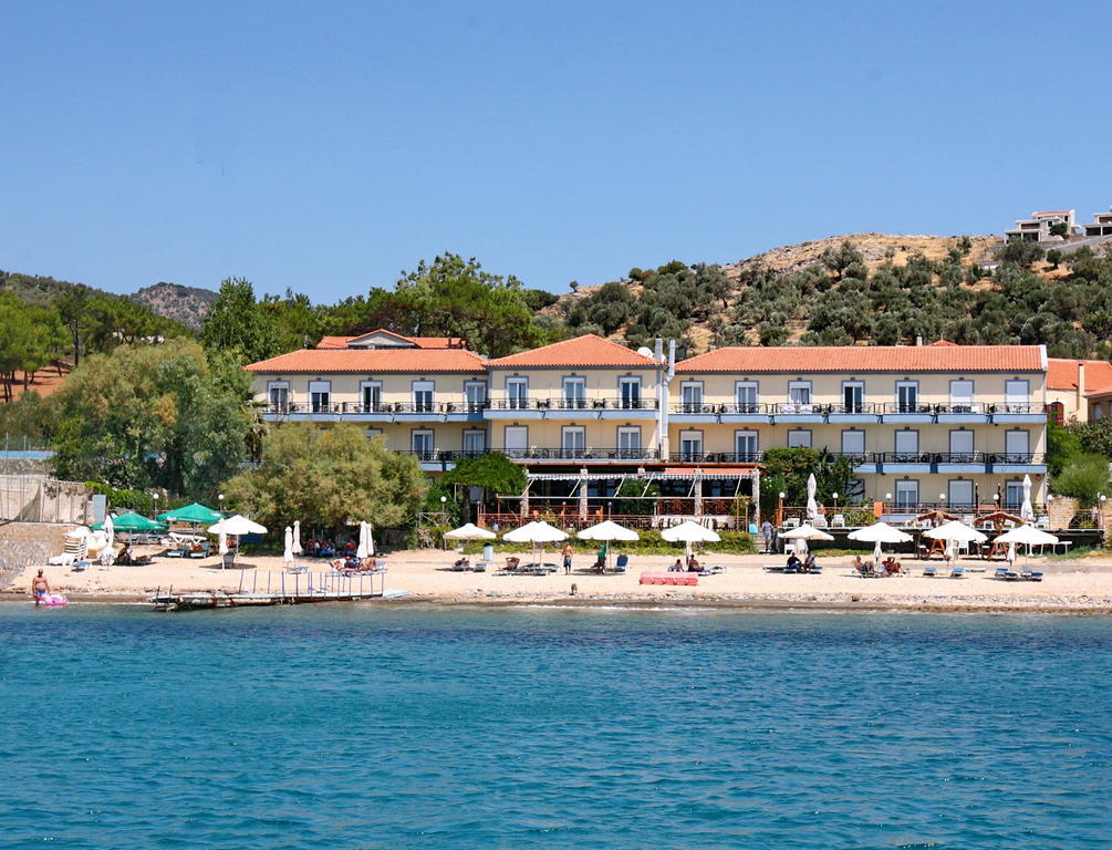 Pebble Beach Hotel Plomari エクステリア 写真