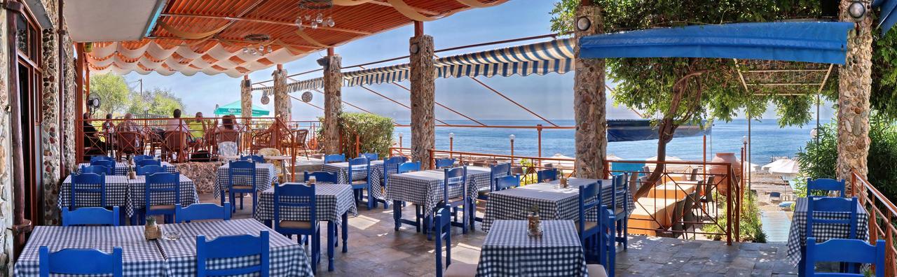 Pebble Beach Hotel Plomari エクステリア 写真