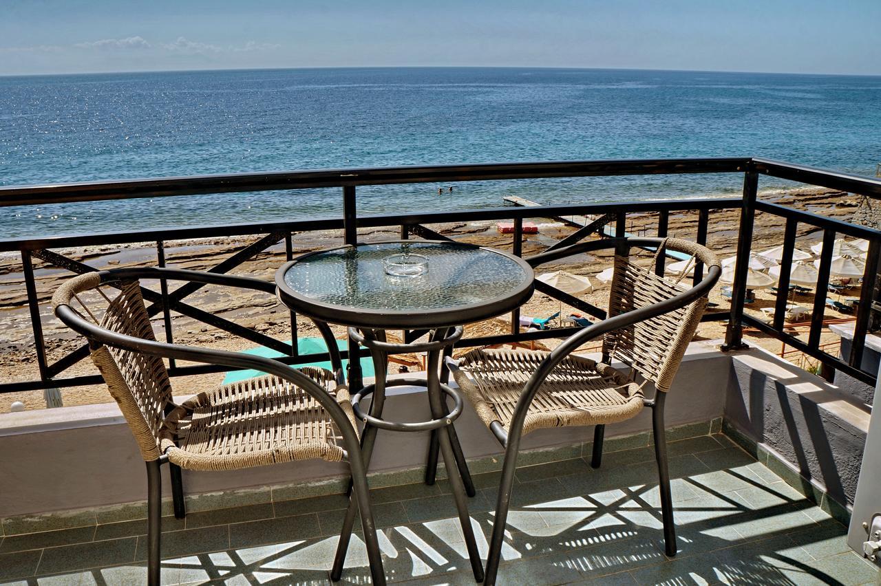 Pebble Beach Hotel Plomari エクステリア 写真