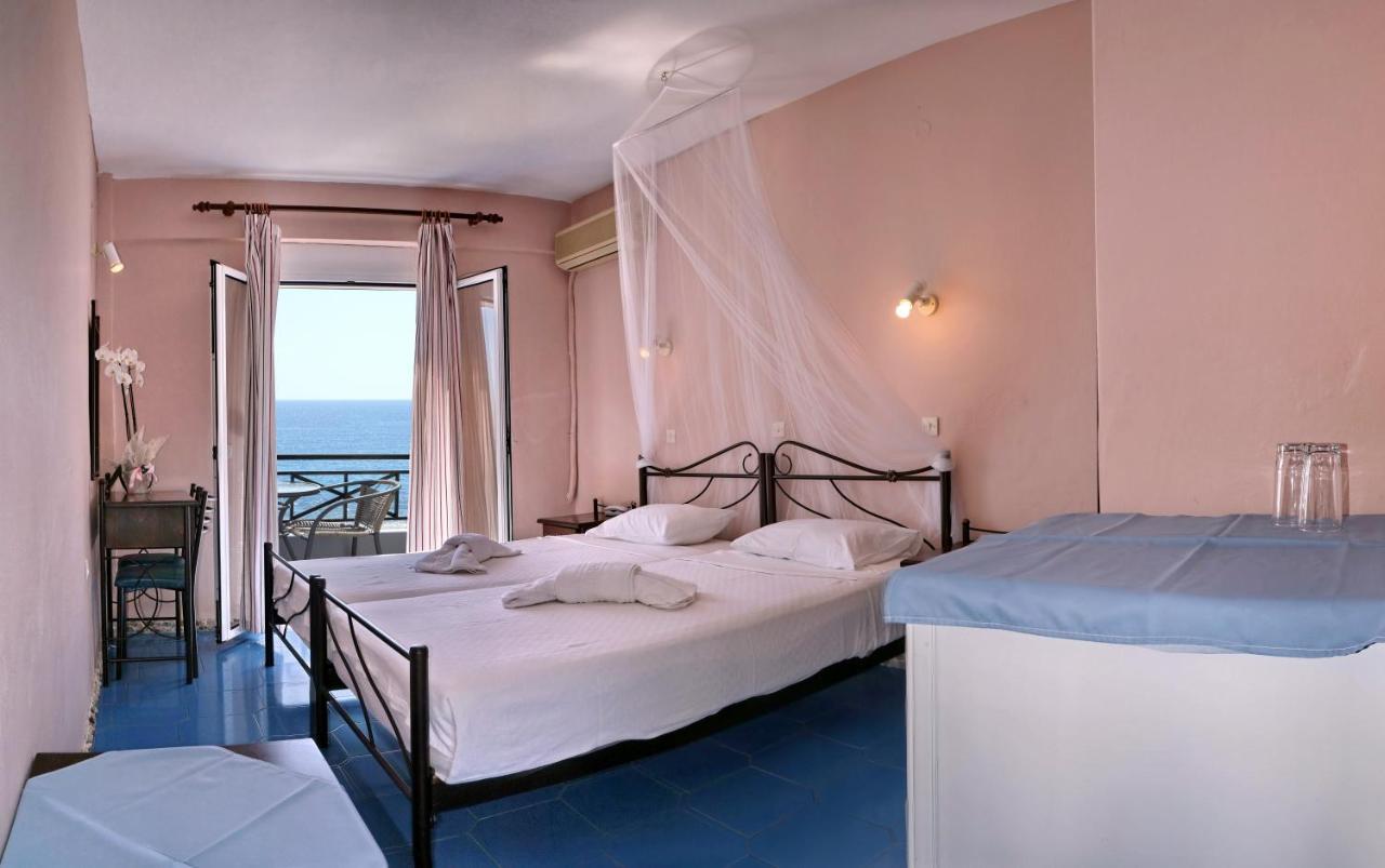 Pebble Beach Hotel Plomari エクステリア 写真