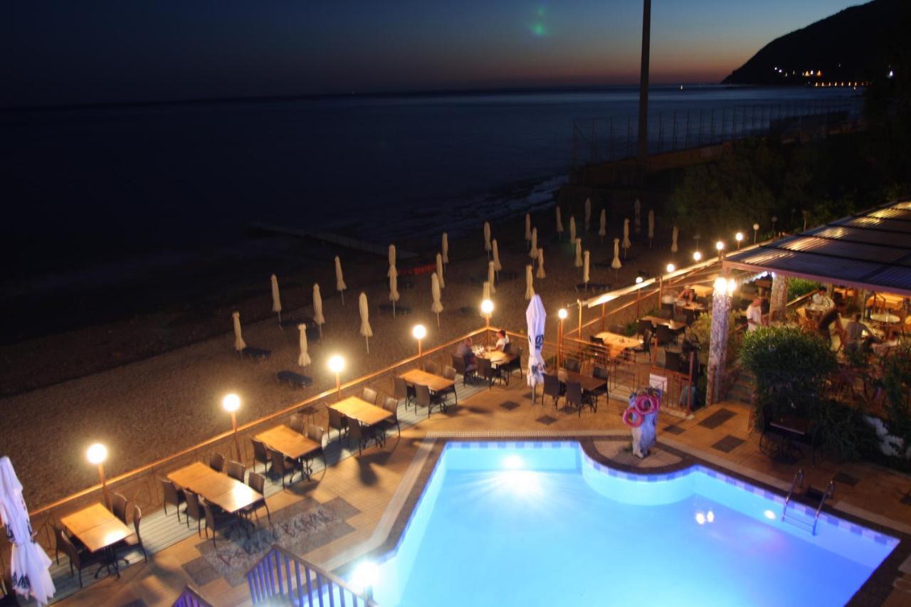 Pebble Beach Hotel Plomari エクステリア 写真