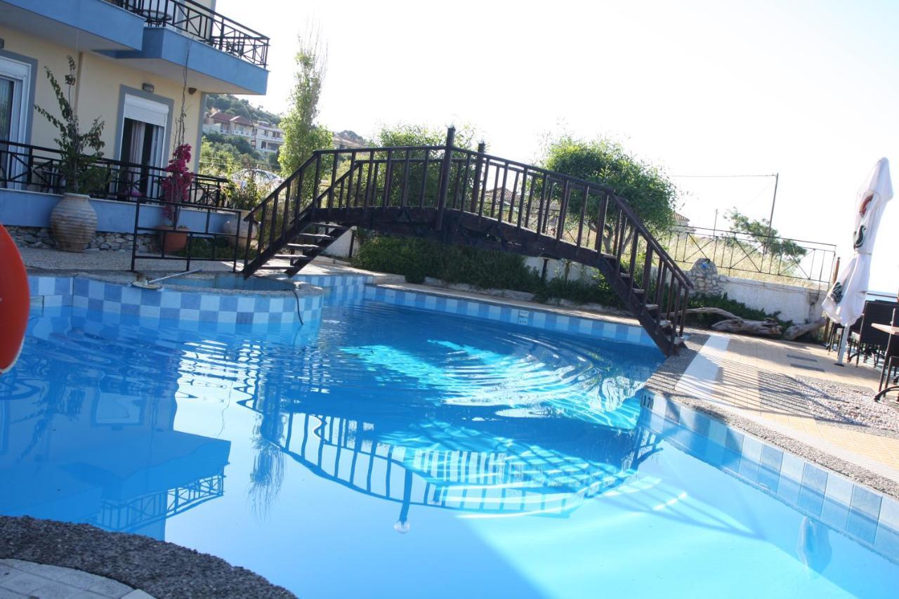 Pebble Beach Hotel Plomari エクステリア 写真