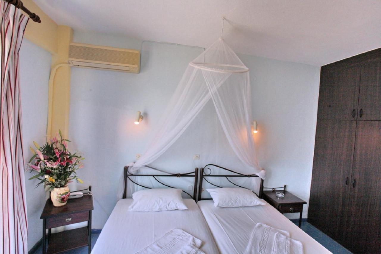 Pebble Beach Hotel Plomari エクステリア 写真