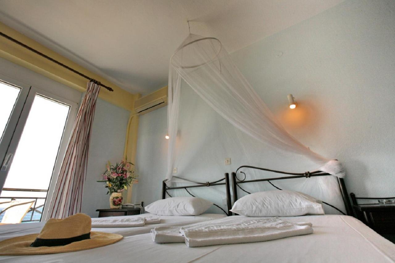 Pebble Beach Hotel Plomari エクステリア 写真
