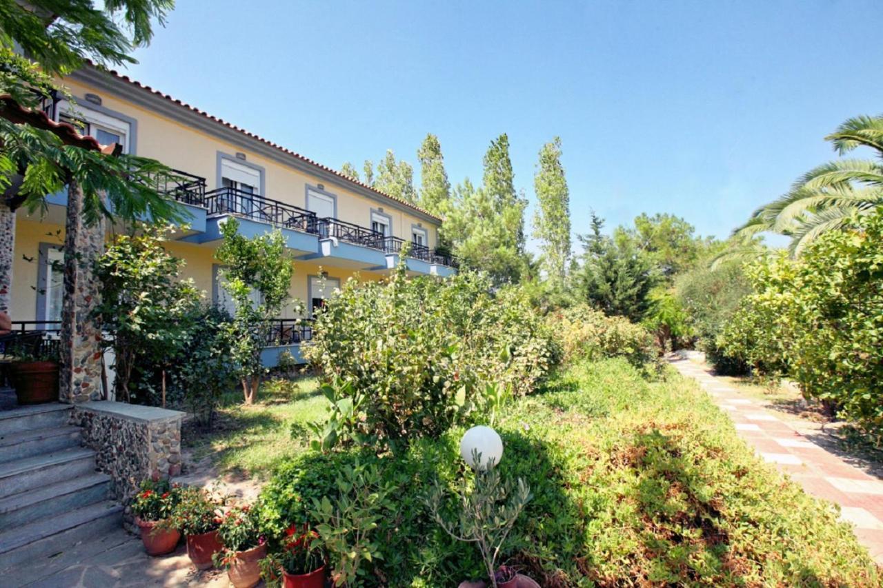 Pebble Beach Hotel Plomari エクステリア 写真