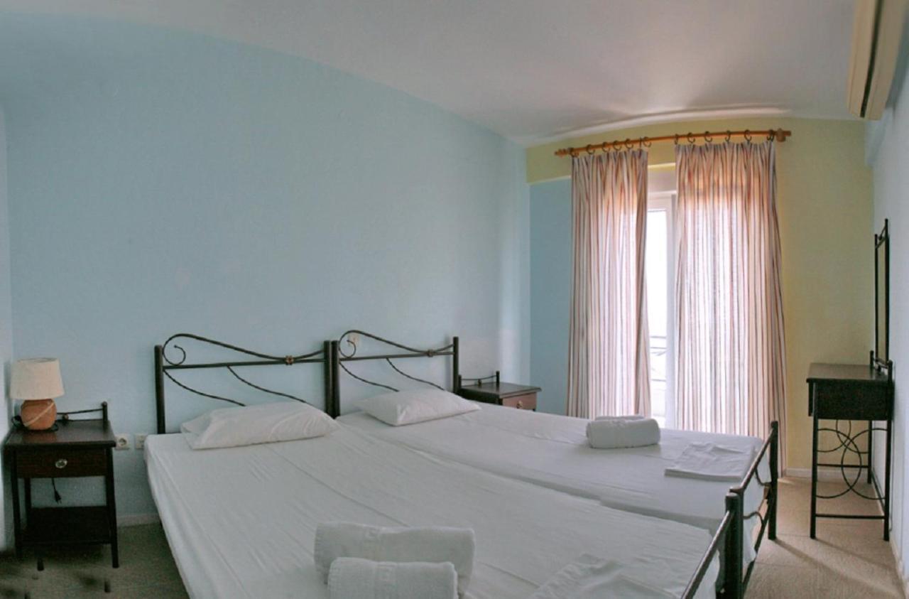 Pebble Beach Hotel Plomari エクステリア 写真