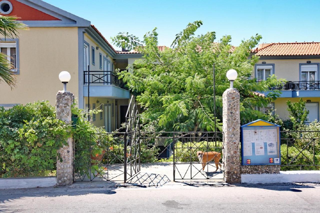 Pebble Beach Hotel Plomari エクステリア 写真