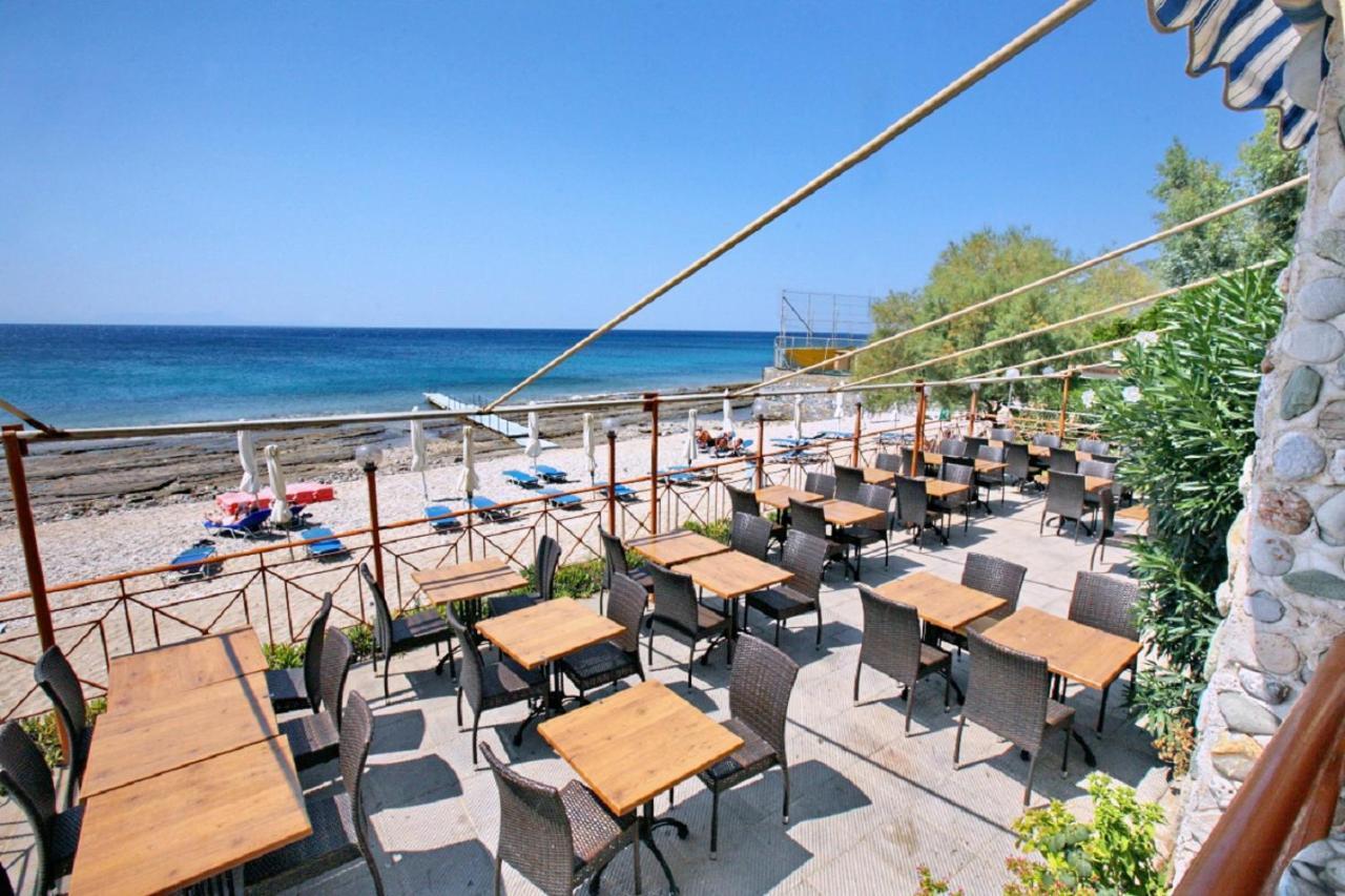 Pebble Beach Hotel Plomari エクステリア 写真