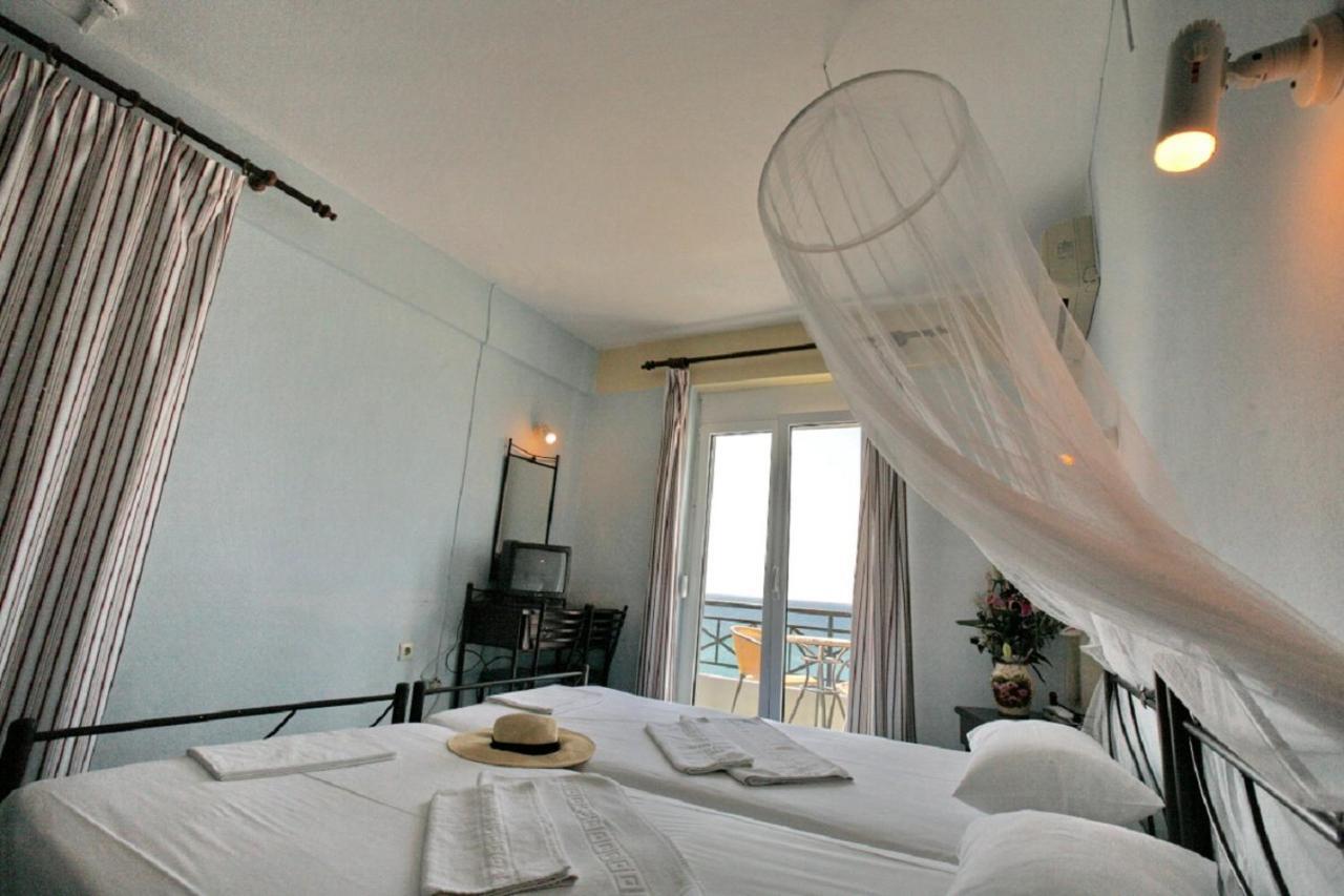 Pebble Beach Hotel Plomari エクステリア 写真
