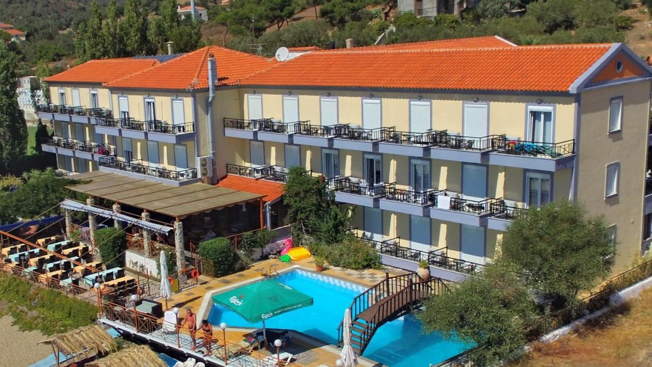Pebble Beach Hotel Plomari エクステリア 写真